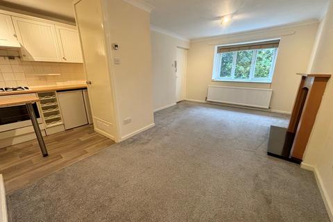 2 bedroom flat to rent, Wycliffe Drive, Leeds, West Yorkshire, LS17
