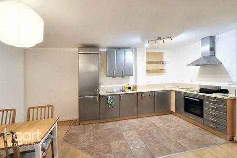 2 bedroom apartment to rent, Elmwood Lane, Leeds