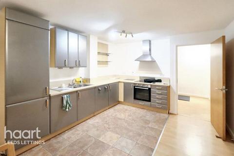 2 bedroom apartment to rent, Elmwood Lane, Leeds