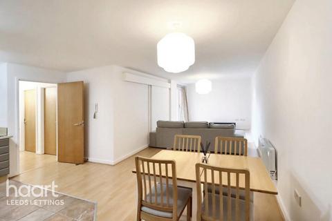 2 bedroom apartment to rent, Elmwood Lane, Leeds