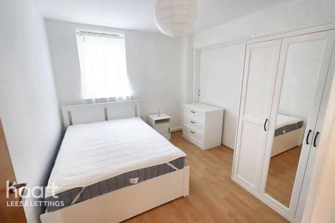 2 bedroom apartment to rent, Elmwood Lane, Leeds