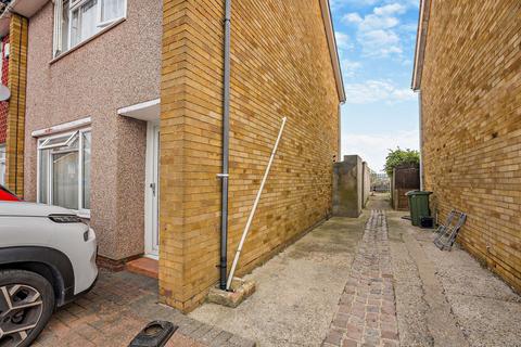 2 bedroom end of terrace house for sale, Sheerness ME12