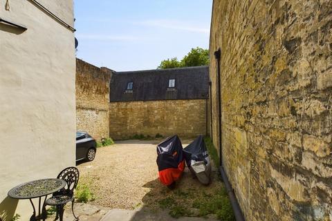 Flat 3, 3 Bull Pit, Bradford-on-avon, BA15 1NB