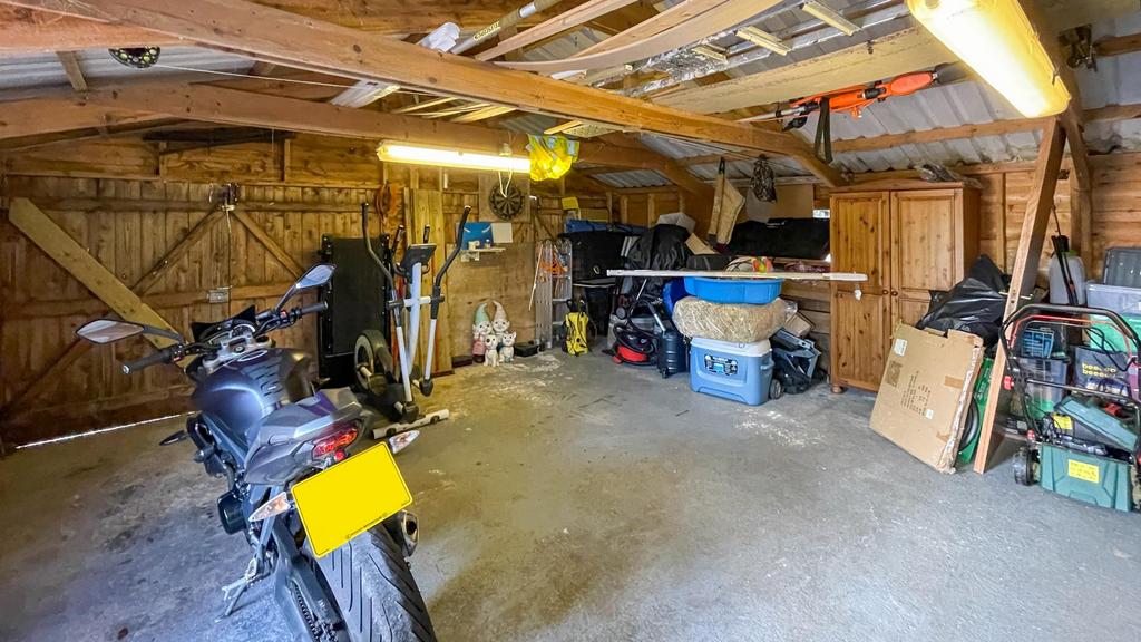 Garage / workshop