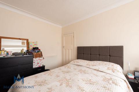10 Waverley Avenue, London, E4 8HT