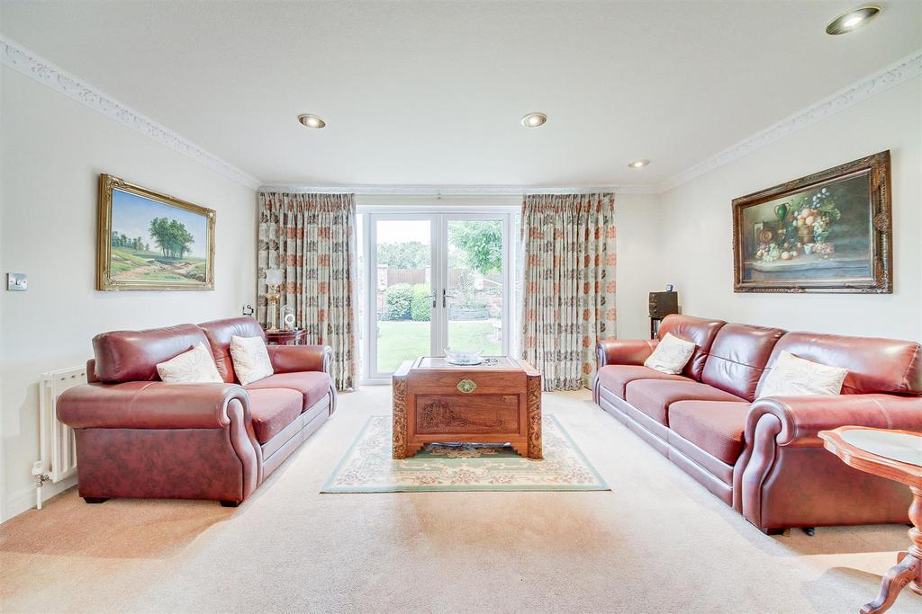 Sitting Room / Dining