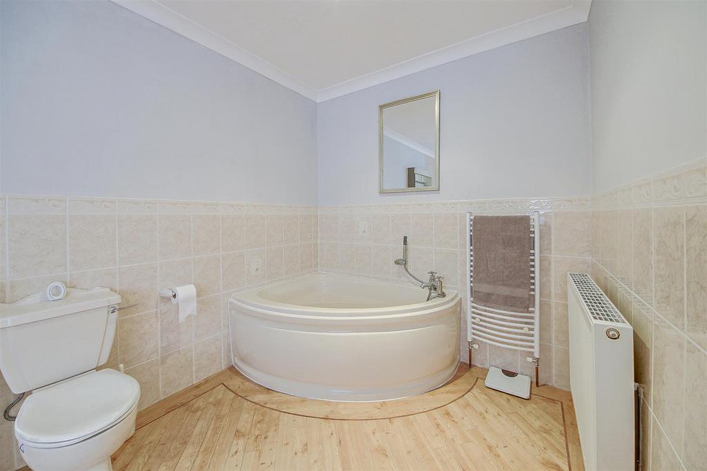Ensuite / Dresser