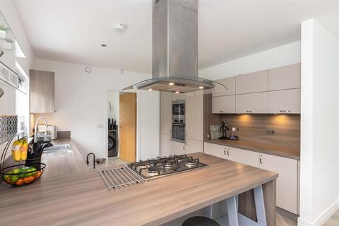 31 Kings View Crescent, Ratho, Newbridge, EH28 8AF