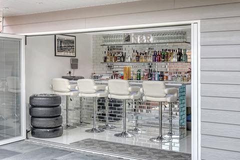 25 Abingdon Close, Basildon, SS15 6LJ