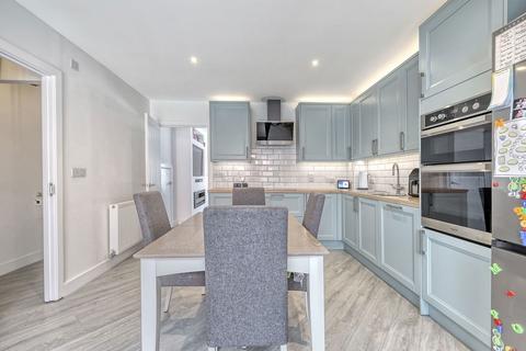 25 Abingdon Close, Basildon, SS15 6LJ