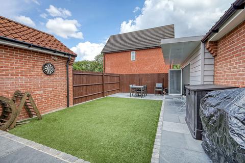 25 Abingdon Close, Basildon, SS15 6LJ