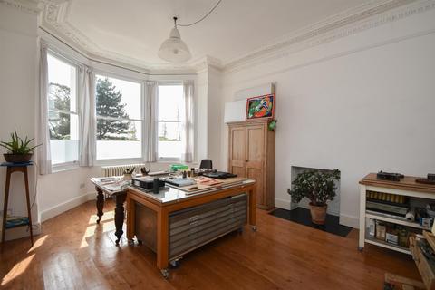 2 bedroom flat for sale, Grosvenor Crescent, St. Leonards-On-Sea