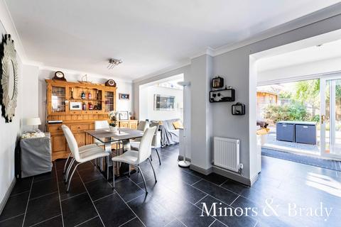 12 Broom Close, Taverham, Norwich, NR8 6FS