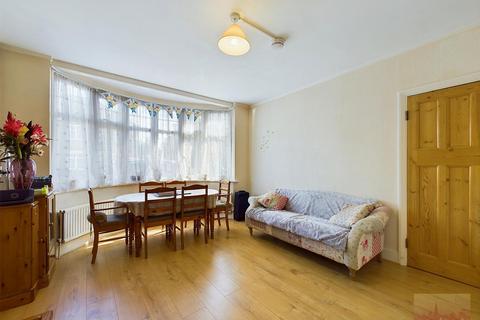 4 bedroom semi-detached house for sale, Courtfield Avenue, Harrow