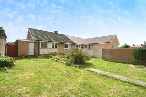 2 bedroom semi-detached bungalow for sale, Harlesthorpe Avenue, Clowne, Chesterfield, S43 4AF