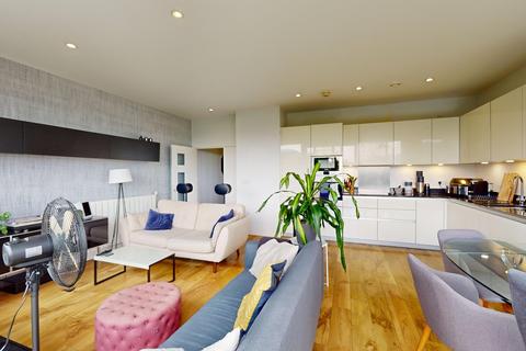 3 bedroom apartment for sale, Embry Road, London, SE9