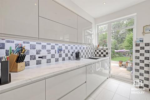 3 bedroom terraced house for sale, Inglehurst Gardens, Redbridge