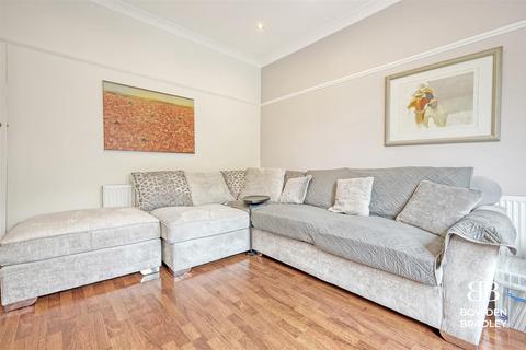 3 bedroom terraced house for sale, Inglehurst Gardens, Redbridge