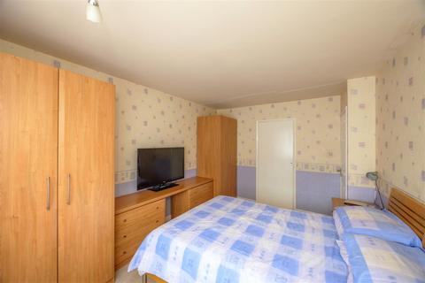 29 Everard Drive, Sheffield, S17 4NE