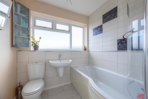 29 Everard Drive, Sheffield, S17 4NE