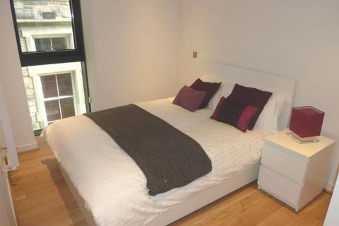 2 bedroom flat to rent, Simpson Loan, Edinburgh,