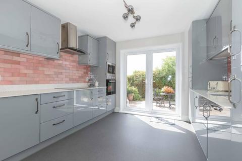 1 Burnside Crescent, Sompting, Lancing, BN15 9TN