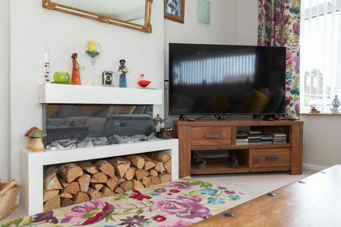 1 Burnside Crescent, Sompting, Lancing, BN15 9TN