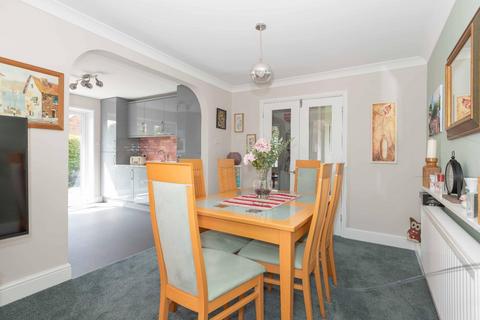 1 Burnside Crescent, Sompting, Lancing, BN15 9TN