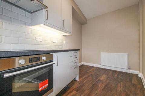 2 bedroom flat to rent, Central Parade, Enfield, EN3