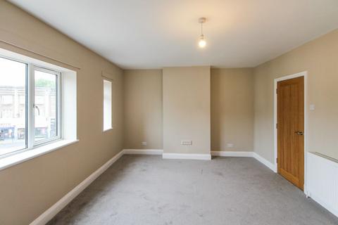 2 bedroom flat to rent, Central Parade, Enfield, EN3