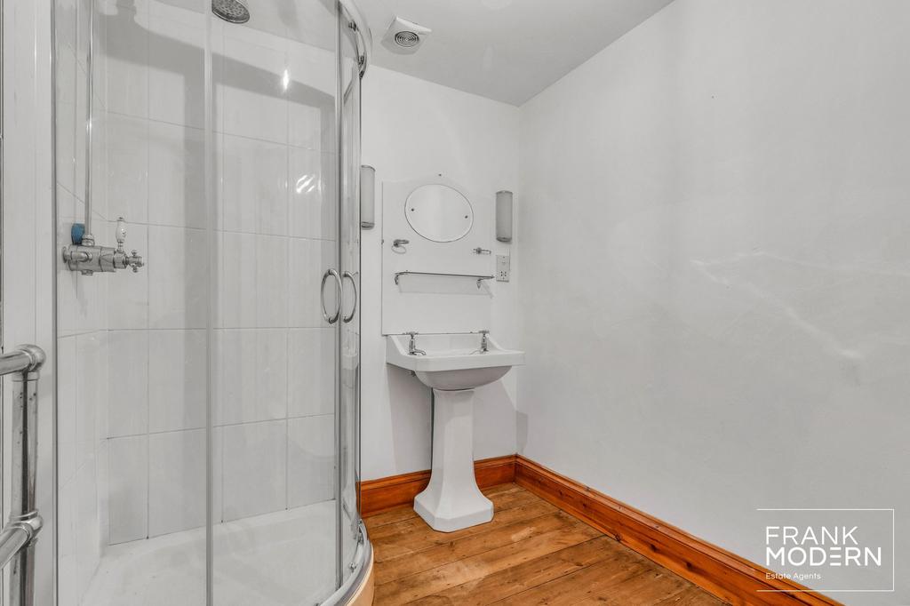 Guest Bedroom One En-Suite