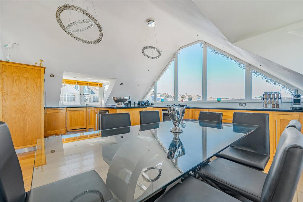 Kitchen/ Dining Area