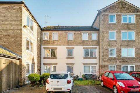 2 bedroom flat for sale, Homewell House, The Moors, Kidlington, Oxfordshire, OX5 2XT