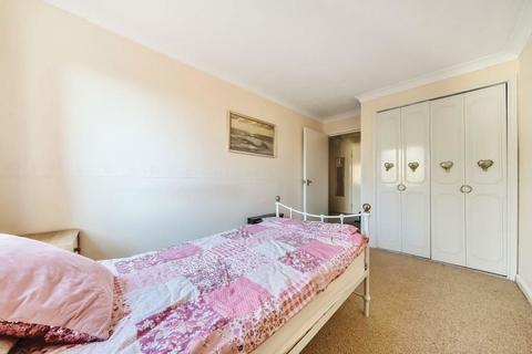 2 bedroom flat for sale, Homewell House, The Moors, Kidlington, Oxfordshire, OX5 2XT