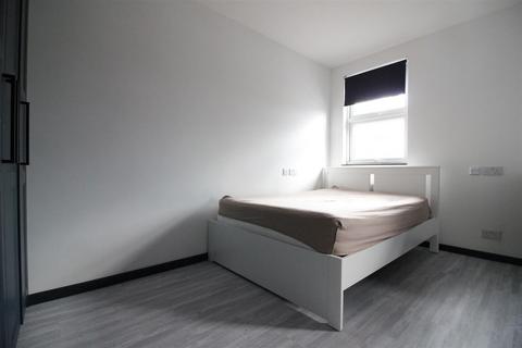 Studio to rent, Cromwell Road, Hounslow