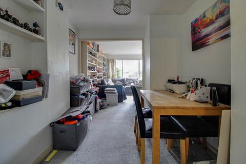 8 Barons Walk, Lewes, BN7 1EX