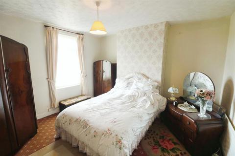 101 Highstone Road, Barnsley, S70 4ET