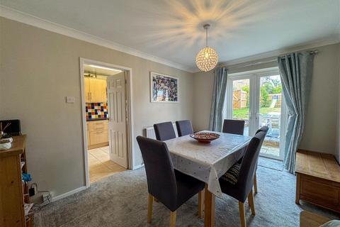 8 Burrows Close, Lawford, Manningtree, CO11 2HE