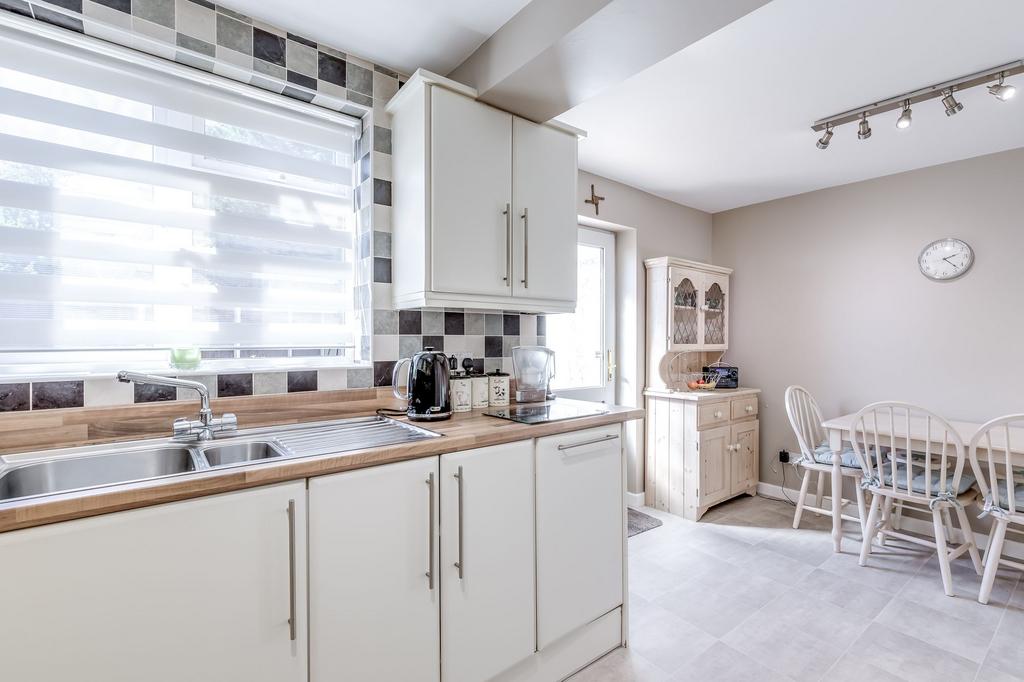 Kitchen/ Breakfast Room