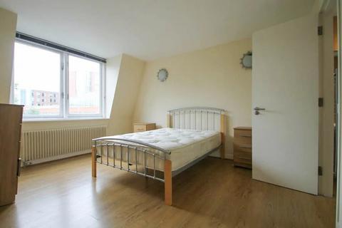 2 bedroom flat to rent, Goswell Road, London, EC1V