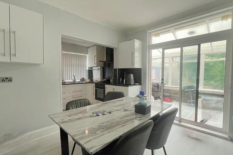 47 Grasmere Road, Bradford, BD2 4HX