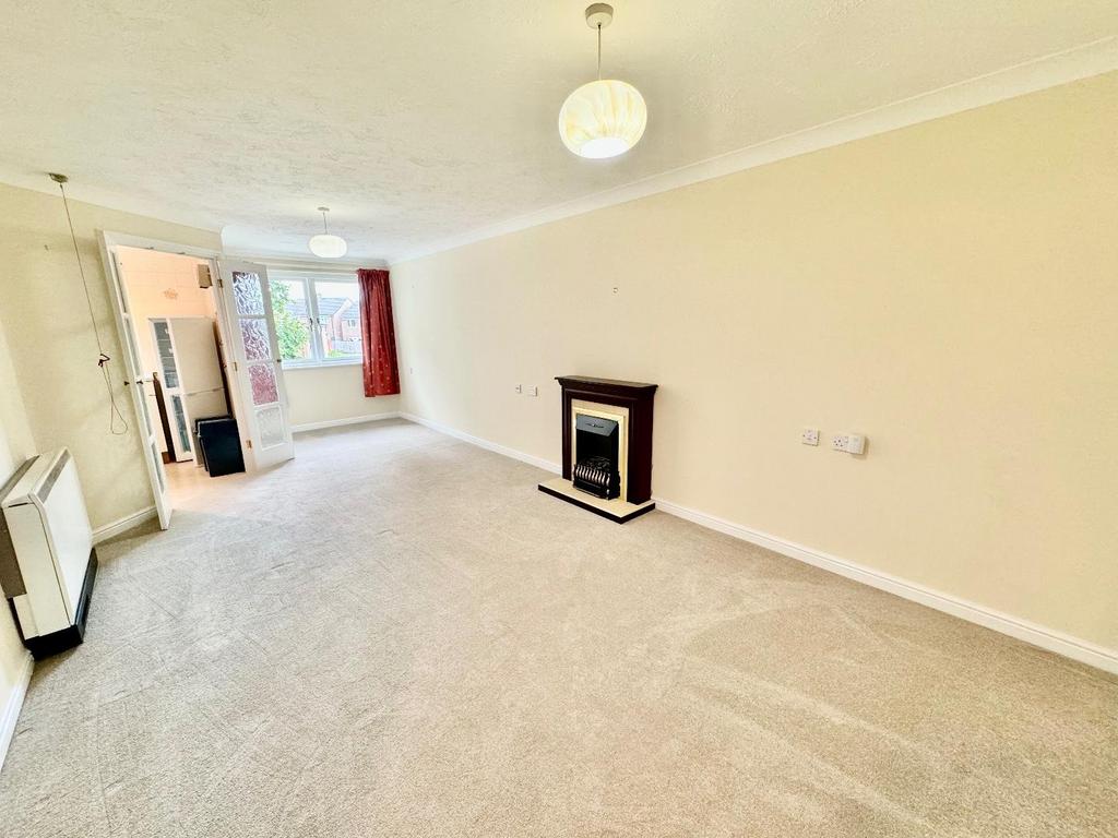 Lounge / Dining Area