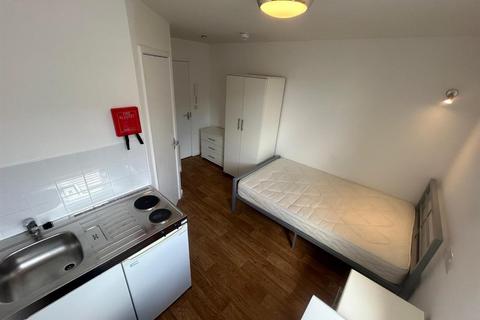 Studio to rent, SELF CONTAINED STUDIO FLAT LANSDOWNE, BILLS INCLUDED