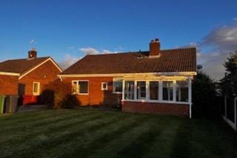 2 bedroom detached bungalow to rent, Elmwood Avenue, Leeds LS15