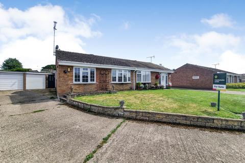 3 bedroom bungalow for sale, Manor Close, Farnham GU10