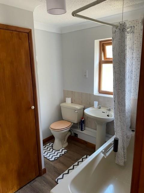 Annex ensuite.jpg