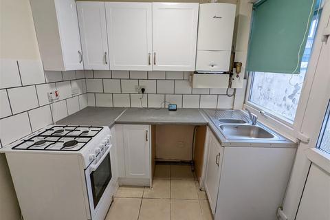 2 bedroom terraced house to rent, Walsden Street, Manchester