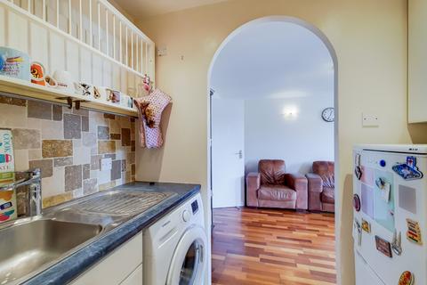 2 bedroom flat to rent, Sterling Gardens , London , SE14