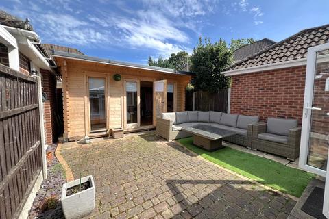 65a Bailey Crescent, Poole, BH15 3EZ
