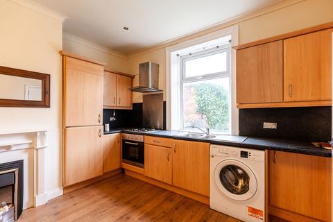 2 bedroom end of terrace house for sale, Top Of Carr, Batley, WF17